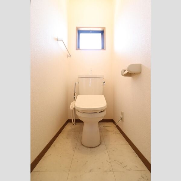 トイレ (トイレ)