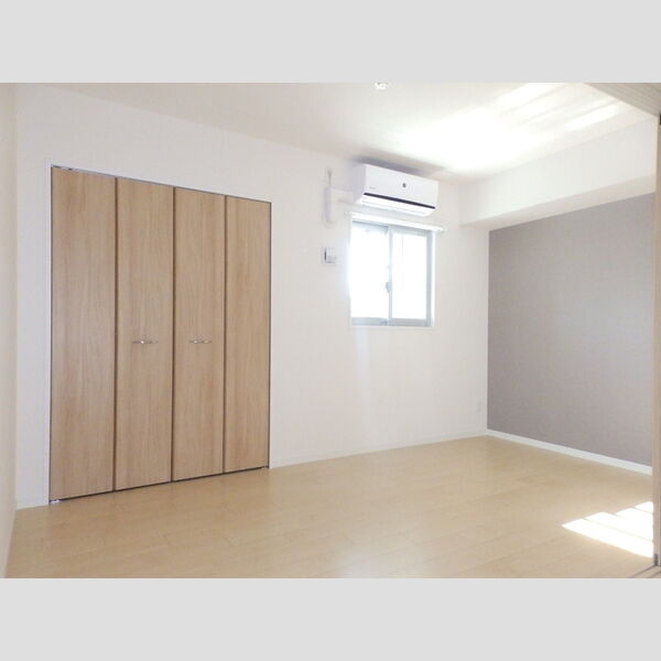 その他 (北側洋室)