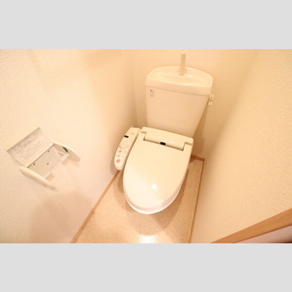 トイレ (トイレ)