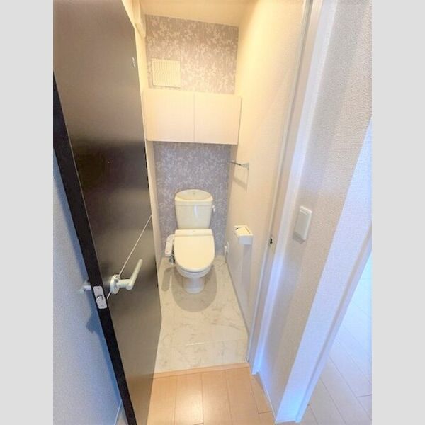 トイレ (トイレ)