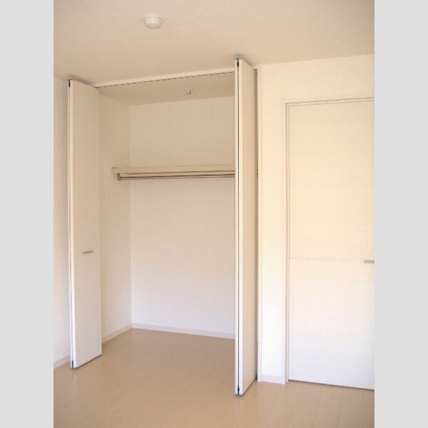 収納 (東洋室クローゼット)