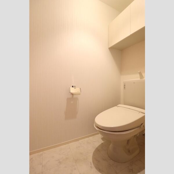 トイレ (トイレ)