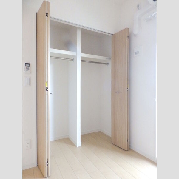 収納 (南側洋室クローゼット)