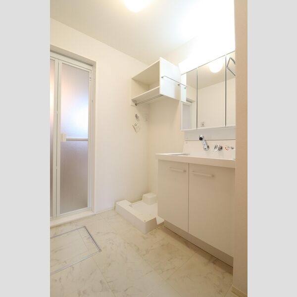 洗面所 (洗髪洗面化粧台)