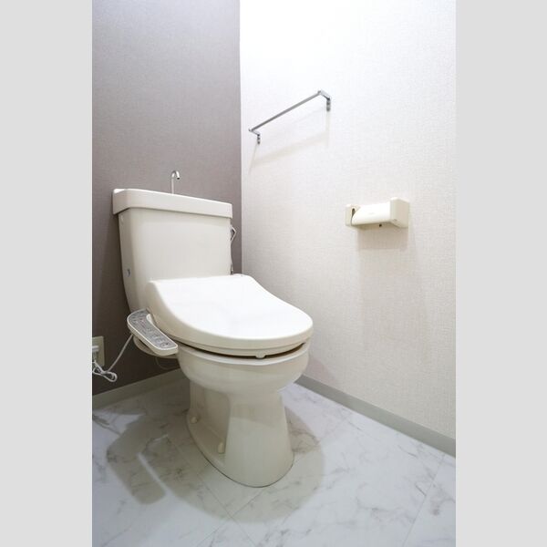 トイレ (温水洗浄暖房便座)