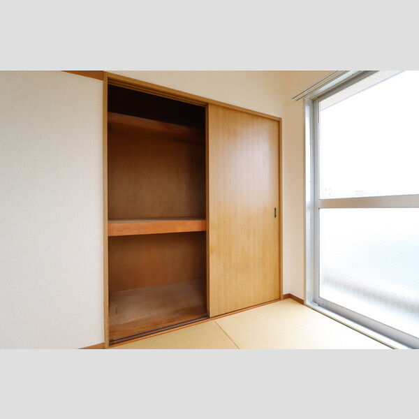 収納 (押入)