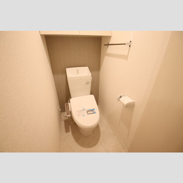 トイレ (トイレ)