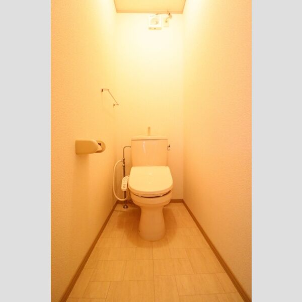 トイレ (トイレ)