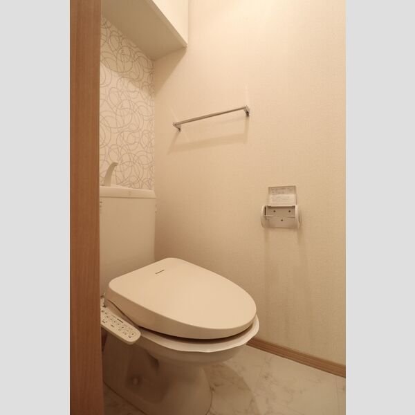 トイレ (トイレ)