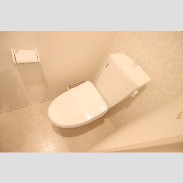 トイレ (トイレ)