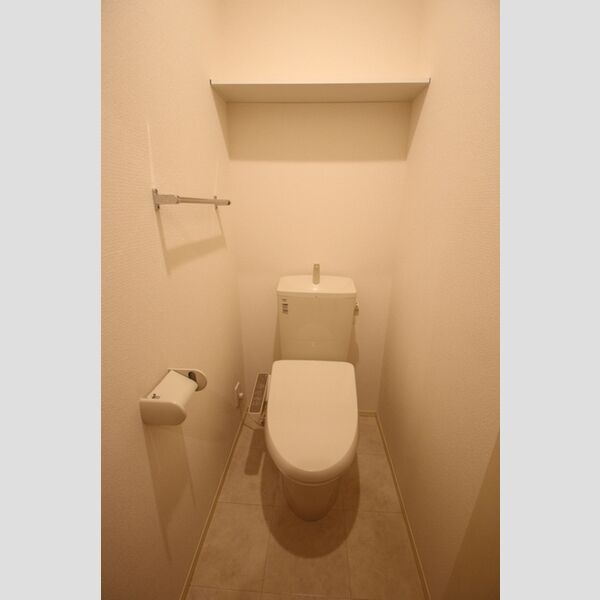 トイレ (トイレ)
