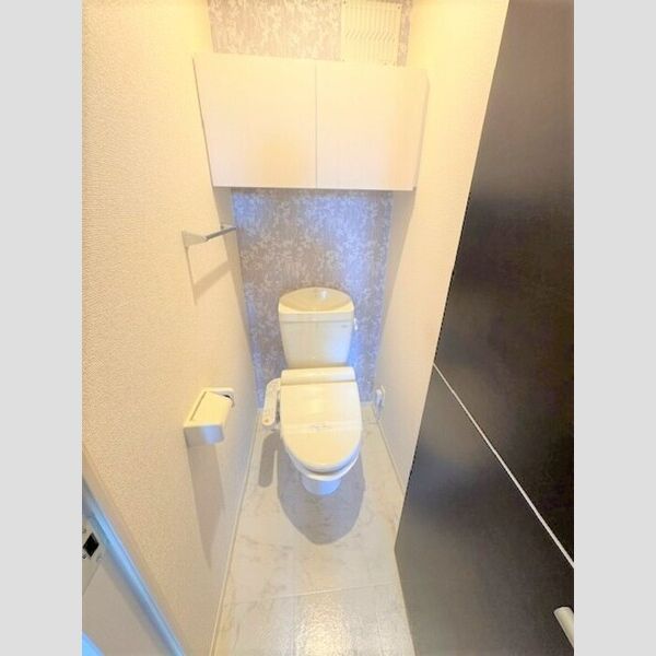 トイレ (トイレ)