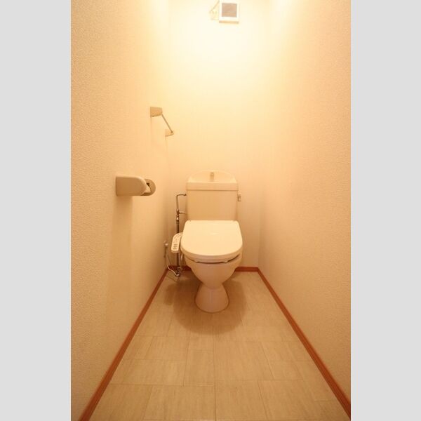 トイレ (トイレ)