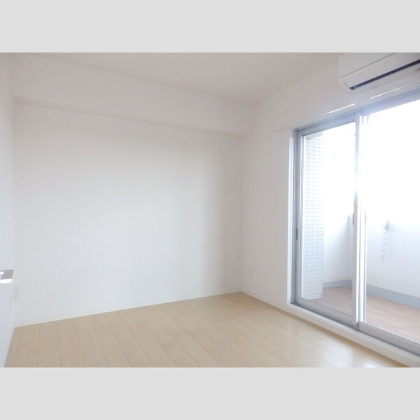 その他 (南側洋室)