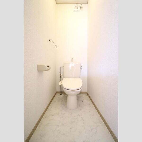 トイレ (トイレ)