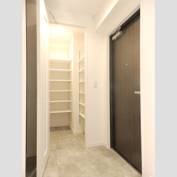 玄関 (シューズインクローク)