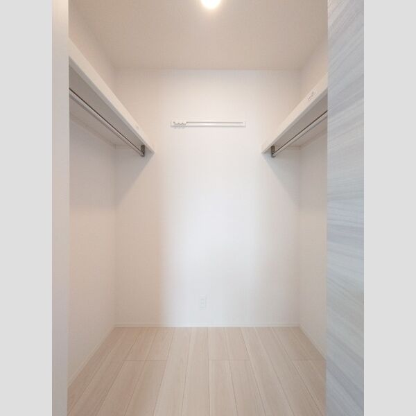 収納 (ウォークインクローゼット(東側洋室))