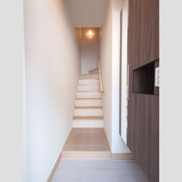 その他設備 (玄関階段)