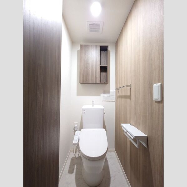 トイレ (温水洗浄暖房便座)