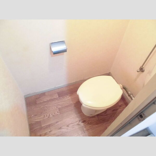 トイレ (トイレ)