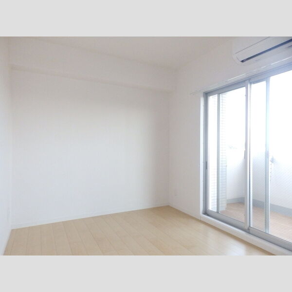 その他 (南側洋室)