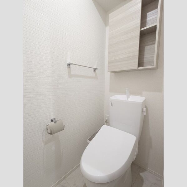 トイレ (温水洗浄暖房便座)