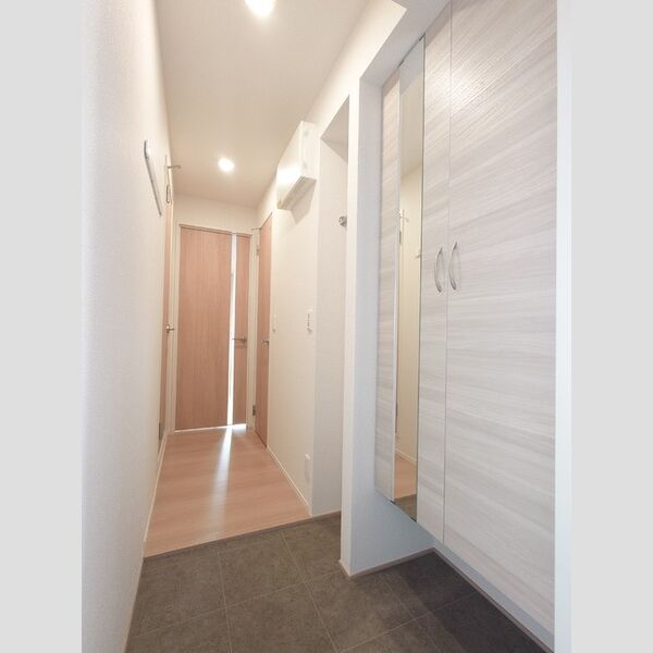 玄関 (玄関廊下)