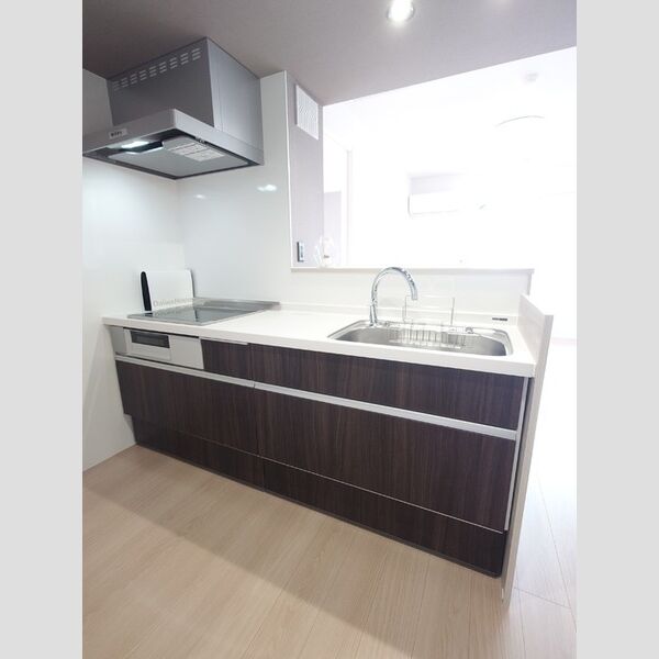 キッチン (対面カウンターシステムキッチン(IHクッキングヒーター/タッチレス水栓))