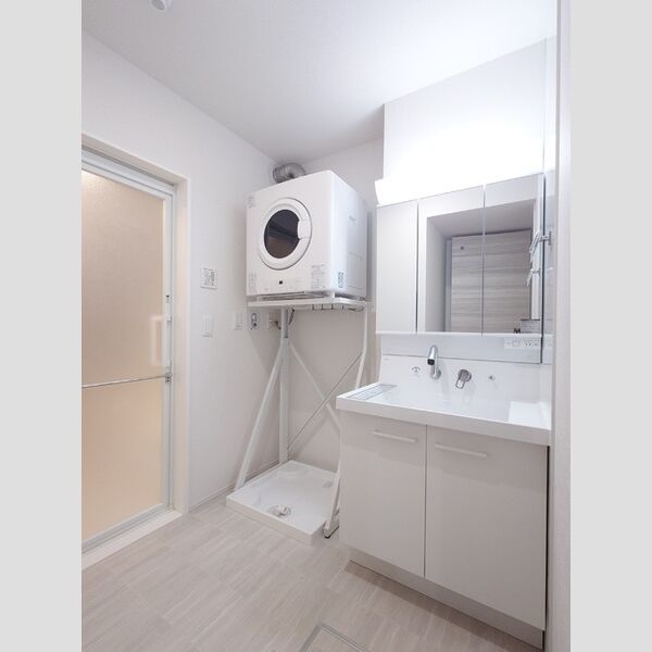 洗面所 (衣類ガス乾燥機/3面鏡キャビネット付き洗面台)