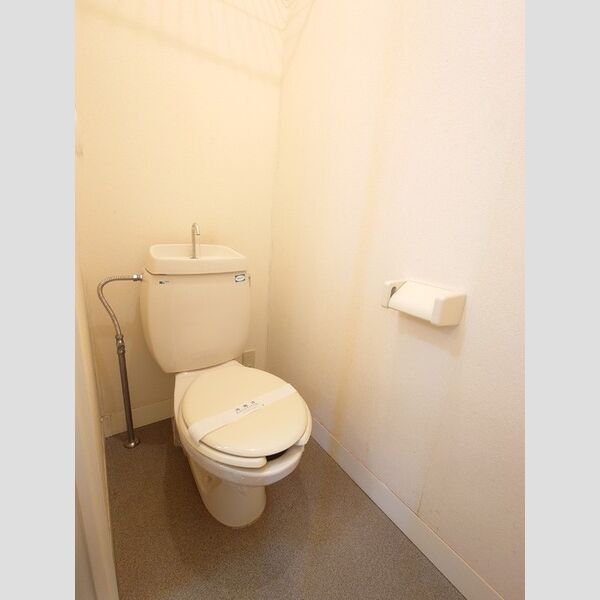 トイレ (トイレ)
