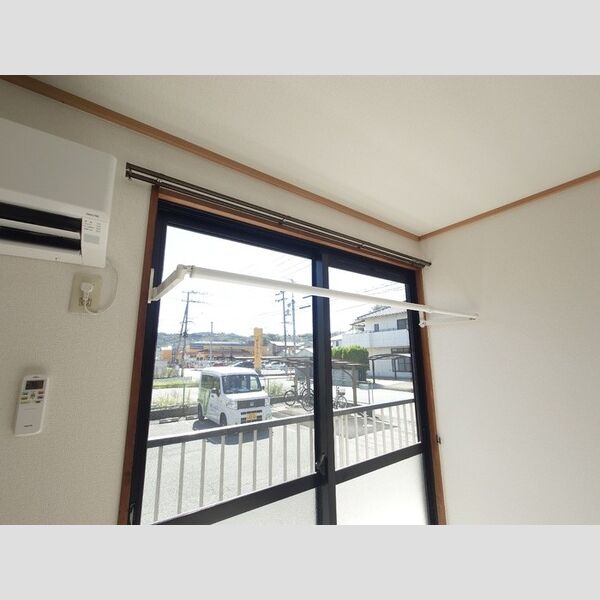 その他設備 (折りたたみ式室内物干し)