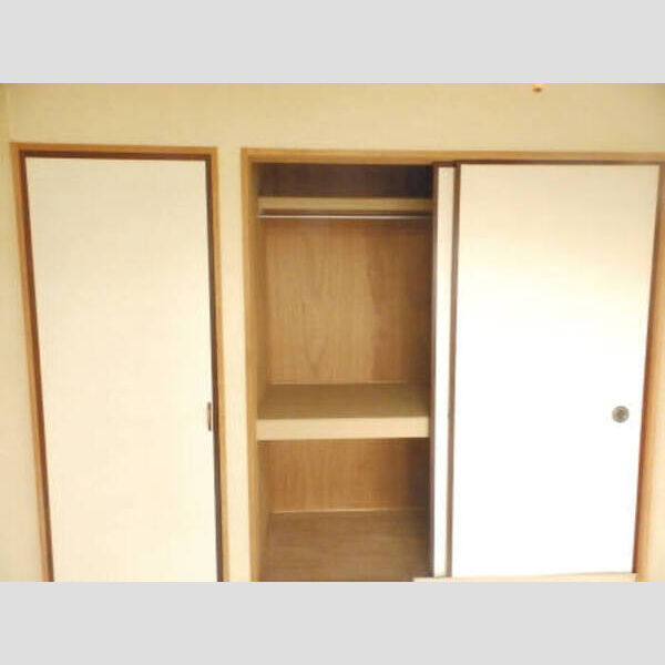 その他 (303 和室押入(ハンガーパイプ有り))