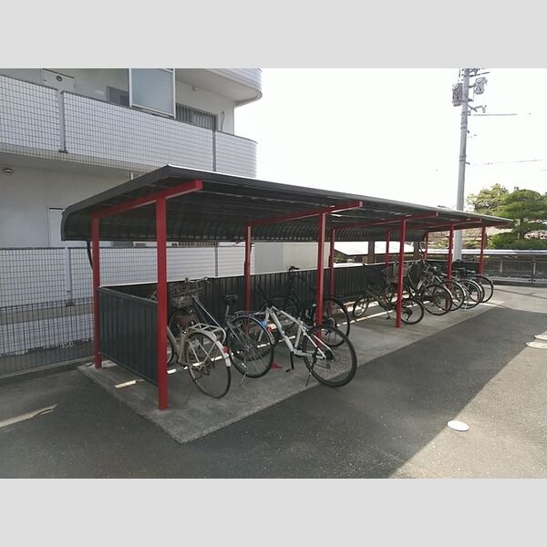 現地周辺 (駐輪場)