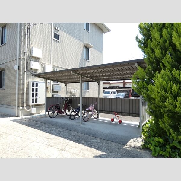 現地周辺 (駐輪場)