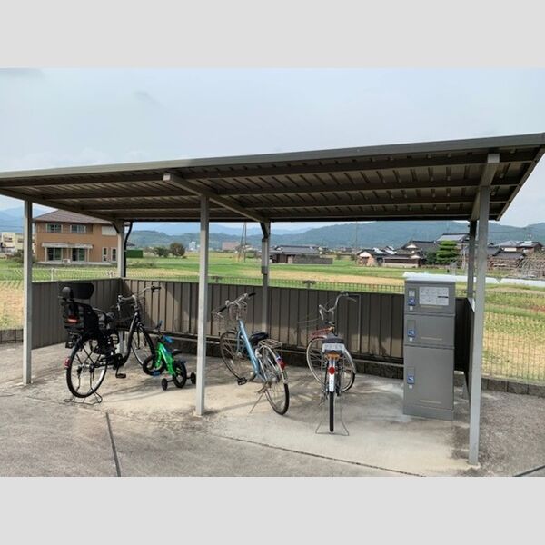 現地周辺 (駐輪場)