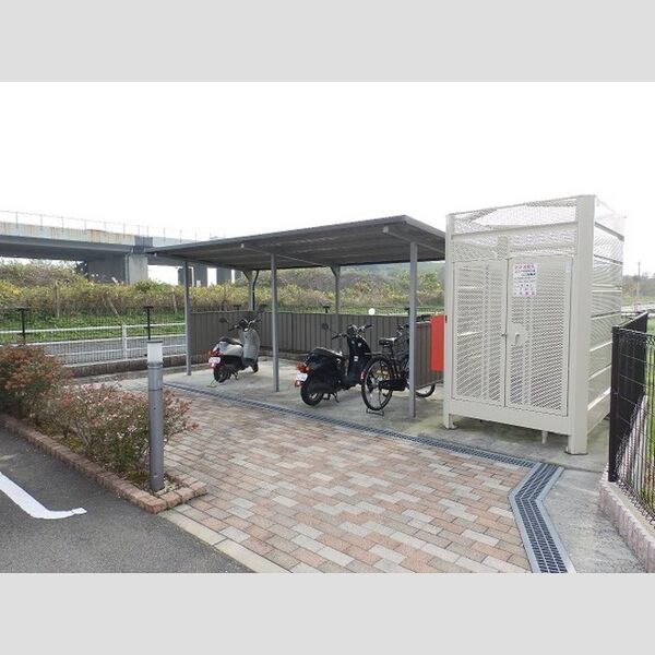 現地周辺 (駐輪場2箇所あり)