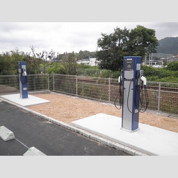 駐車場 (電気充電スタンド)
