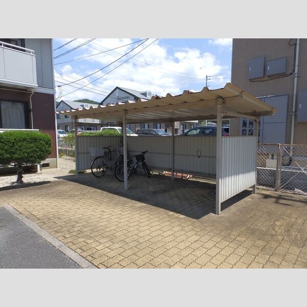 現地周辺 (駐輪場)