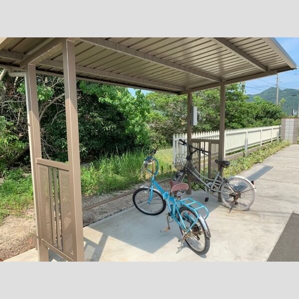 現地周辺 (駐輪場)