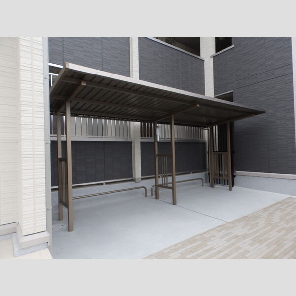 現地周辺 (駐輪場)