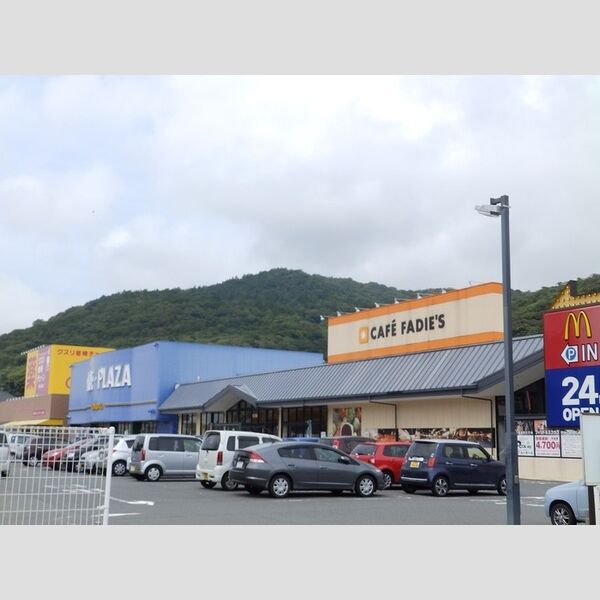 現地周辺 (カフェファディ山口店 (1373m))