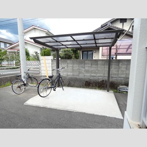 現地周辺 (駐輪場)