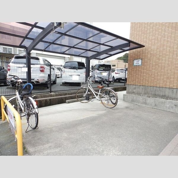 現地周辺 (駐輪場)