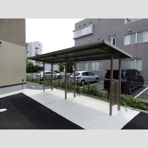 現地周辺 (駐輪場)