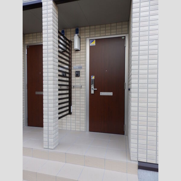 現地周辺 (玄関前共用部)