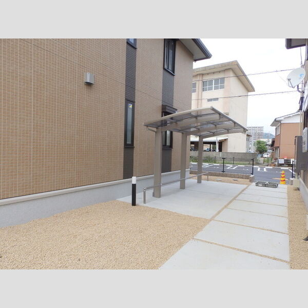 現地周辺 (駐輪場)