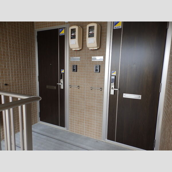 現地周辺 (玄関前共用部)