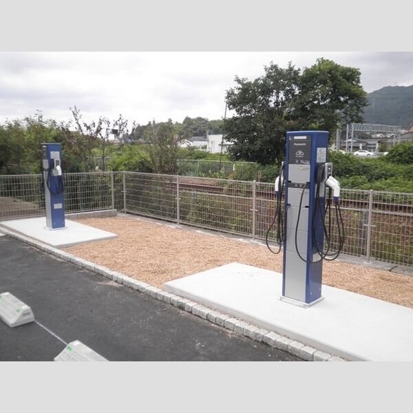駐車場 (電気充電スタンド(月額2,000円))
