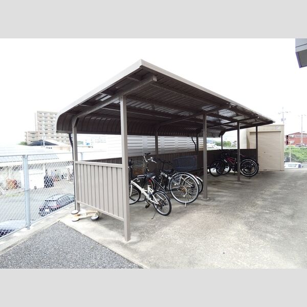 現地周辺 (駐輪場)