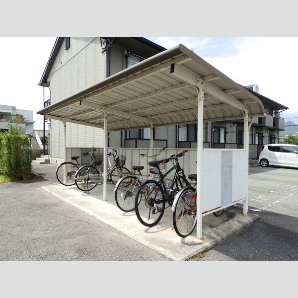 現地周辺 (駐輪場)